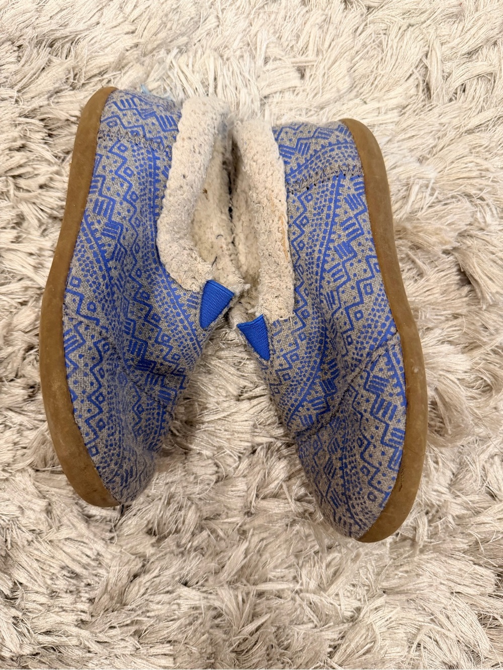 Toms Blue Patterned Kids Moccasin Slippers with Cream Fleece